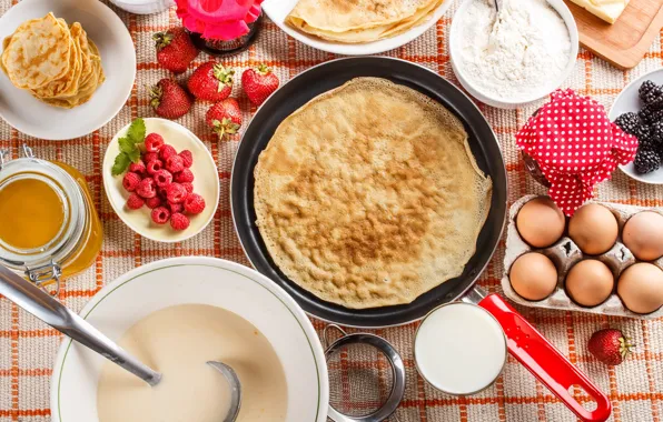 Малина, яйца, блины