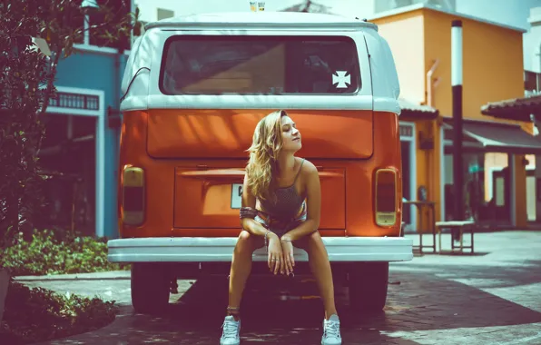 Картинка Volkswagen, Street, model, women, brunette, sneakers, jean shorts, women outdoors