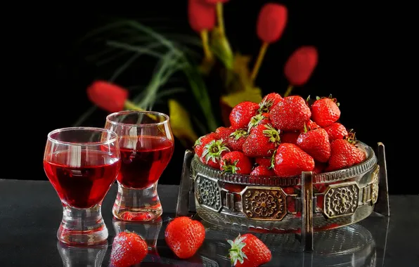 Цветы, ягоды, бокалы, клубника, тюльпаны, напиток, вазочка, Сергей Фунтовой