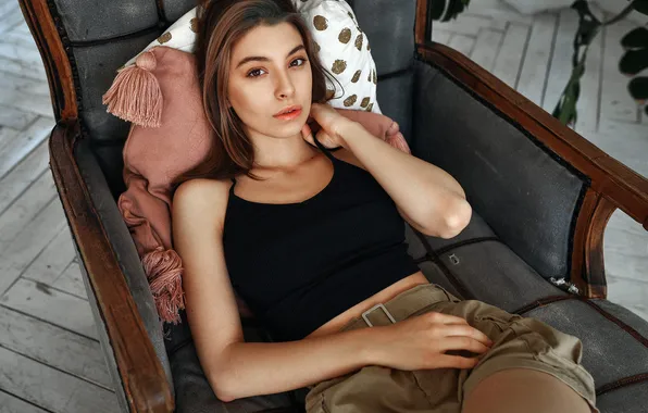 Взгляд, поза, модель, шорты, портрет, подушки, макияж, майка