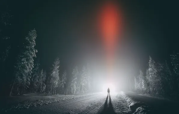Картинка зима, дорога, лес, небо, ночь, человек, Финляндия, Finland