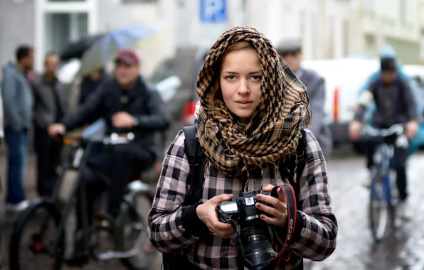 Картинка девушка, город, дождь, улица, фотоаппарат, фотограф, Stranger