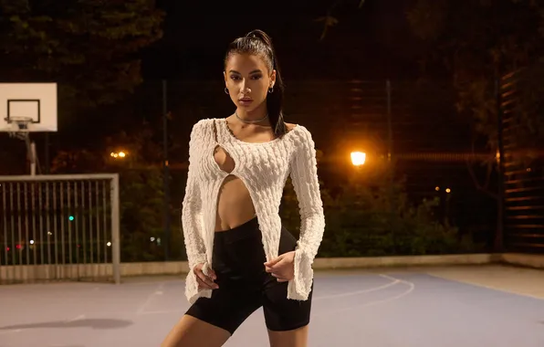 Картинка shorts, long hair, woman, young, beautiful, ponytail, model, brunette