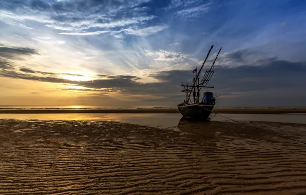 Море, закат, корабль