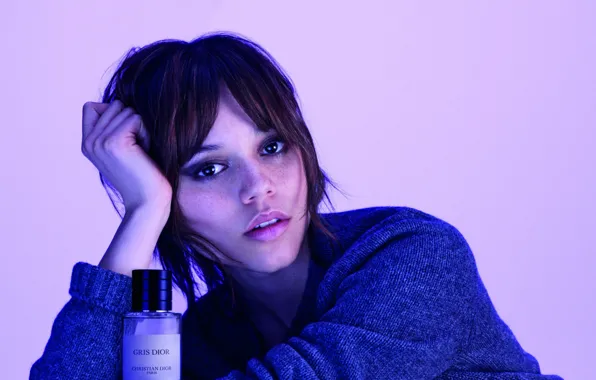 Поза, макияж, актриса, парфюм, Christian Dior, духи Dior, Диор, Jenna Ortega