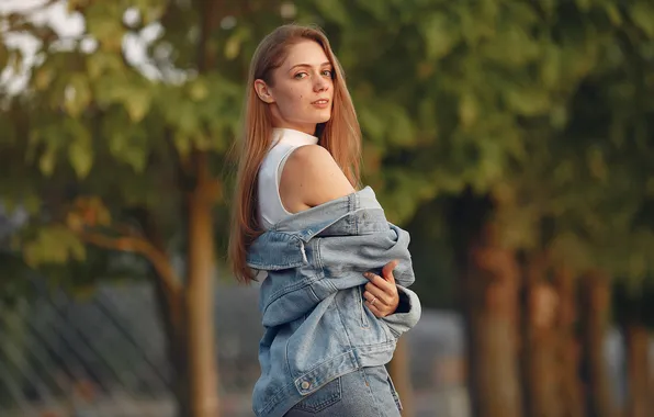Картинка girl, jacket, blue, summer, jeans, city