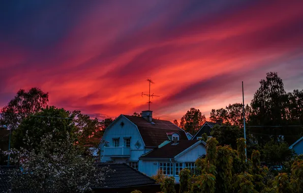 Картинка небо, деревья, закат, дома, вечер, зарево, Швеция, Arvika