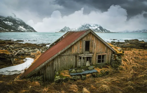 Море, берег, Abandoned barn