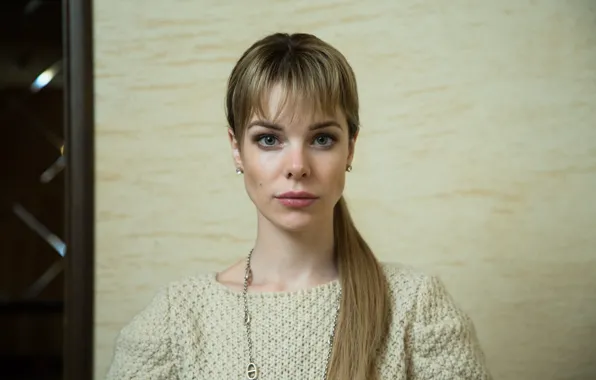 Взгляд, девушка, лицо, стена, серьги, актриса, блондинка, губы