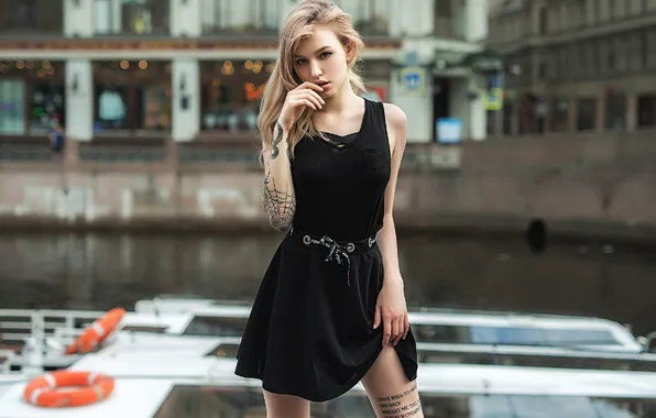Девушка, поза, модель, блондинка, girl, черное платье, жест, model
