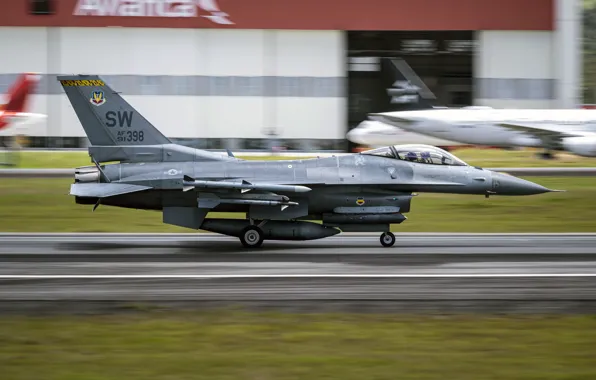 ВВС США, General Dynamics F-16 Fighting Falcon, четвёртого поколения, многоцелевой истребитель, американский многофункциональный лёгкий