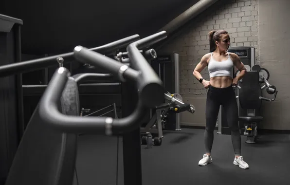 Woman, with, fitness, visible, abs, doing