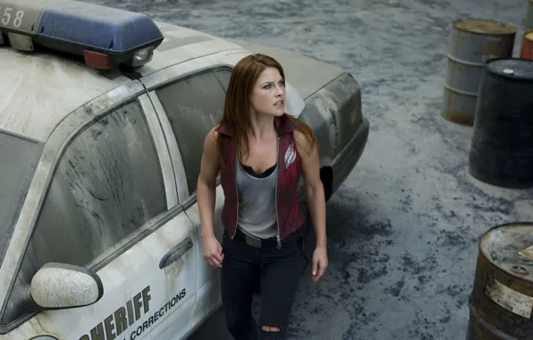 Машина, поза, Эли Лартер, Ali Larter, Клэр Редфилд, Resident Evil: Afterlife, Claire redfield, Обитель зла …