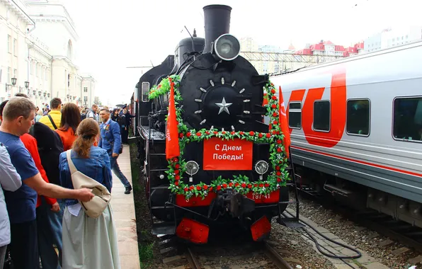 Паровоз, Люди, Поезд, День Победы!, Спереди, Волгоград, 2025, Железнодорожный вокзал