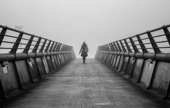 Девушка, мост, туман, спина