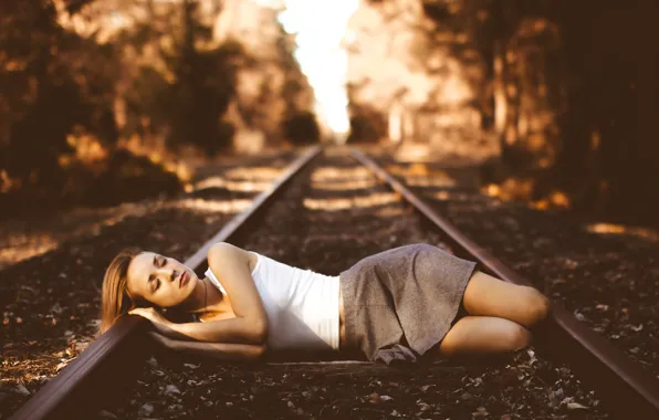 Картинка девушка, ситуация, железная дорога