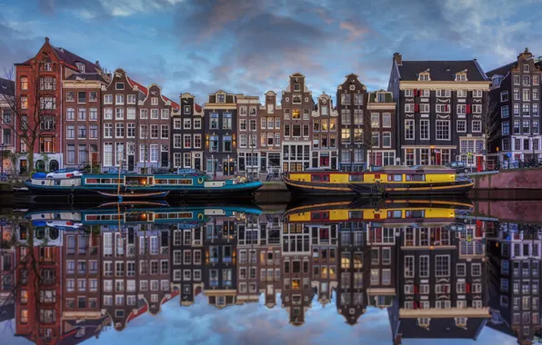 Картинка вода, отражение, дома, лодки, Амстердам, Нидерланды