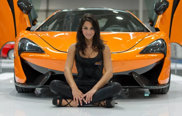 Картинка авто, взгляд, McLaren, Девушки, красивая девушка, позирует над машиной