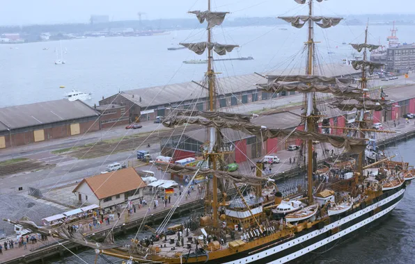 Амстердам, 1985, ВМС Италии, Amerigo Vespucci, учебный парусник