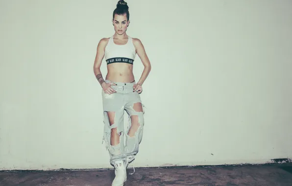 Певица, фотомодель, Calvin Klein, Elliphant