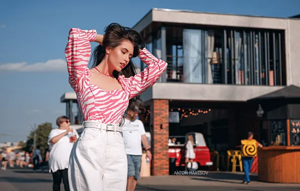 Картинка blouse, sky, clouds, model, street, people, women, brunette