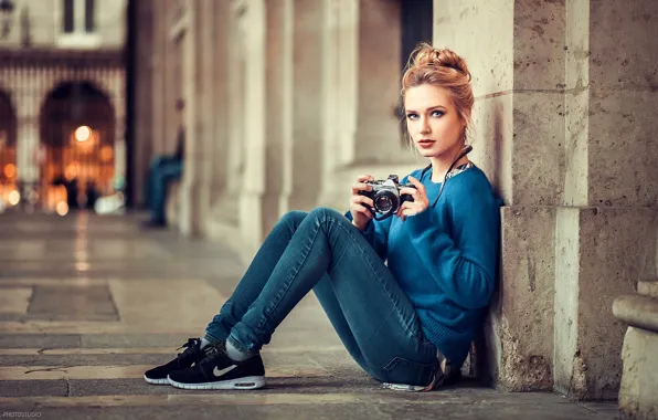 Взгляд, джинсы, фотоаппарат, кроссовки, camera, jeans, очарование, look