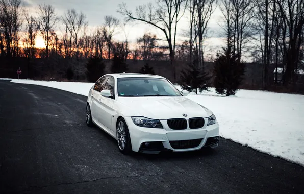 Картинка зима, дорога, белый, снег, деревья, бмв, BMW, white