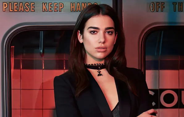 Картинка взгляд, девушка, ресницы, метро, брюнетка, губы, Dua Lipa