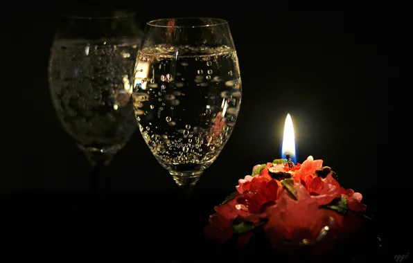 Картинка отражение, бокал, свеча, шампанское