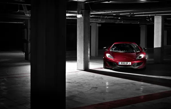 Картинка красный, темнота, McLaren, гараж, колонны, суперкар, полумрак, MP4-12C