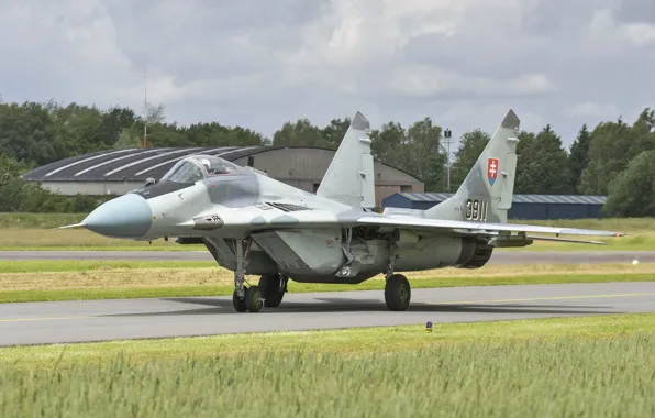 Картинка истребитель, аэродром, MiG-29, МиГ-29, ВВС Словакии
