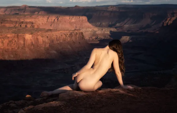Девушка, горы, тело