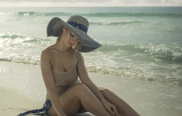 Песок, море, девушка, берег, сердце, юбка, шляпа, босиком