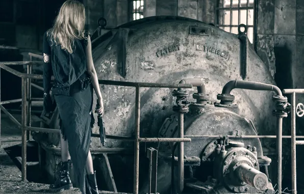 Картинка девушка, оружие, механизм, ботинки