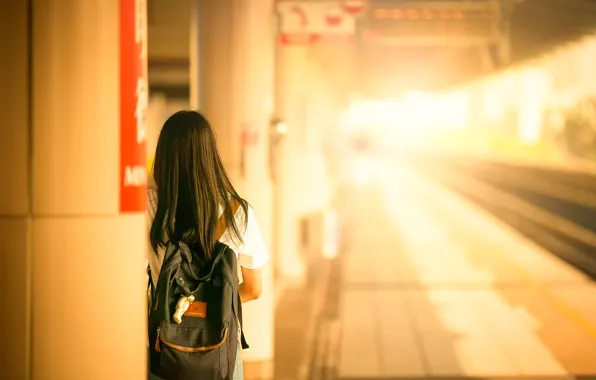 Картинка девушка, вокзал, рюкзак, счастливого пути