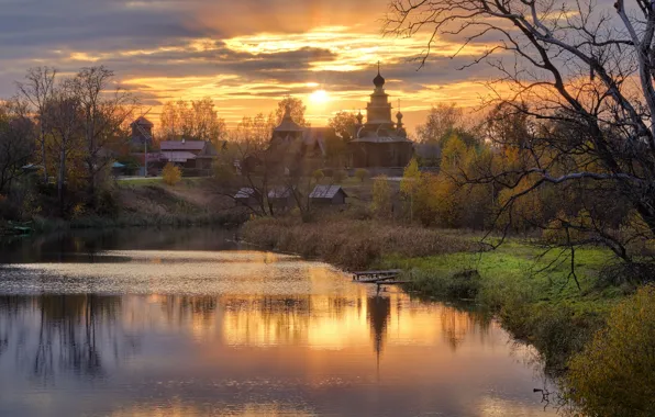 Картинка осень, солнце, пейзаж, природа, город, церковь, Суздаль, речушка