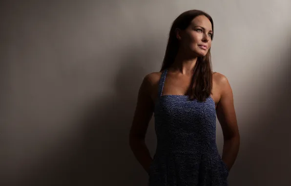 Картинка девушка, лицо, фон, волосы, платье