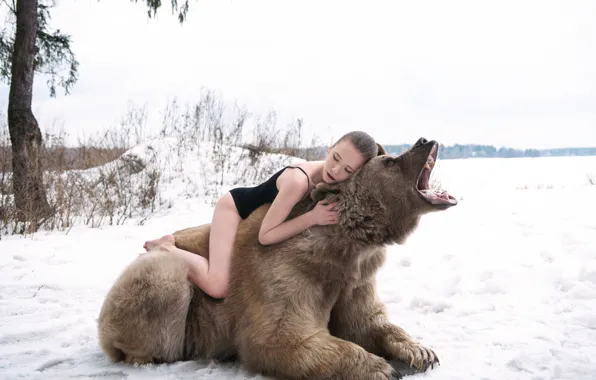 Картинка зима, лес, девушка, медведь, рёв