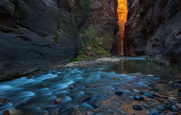 Картинка река, камни, ущелье, скалы. природа