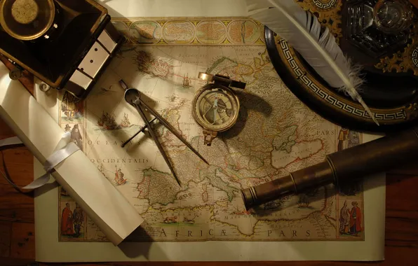 Перо, карта, компас, подзорная труба