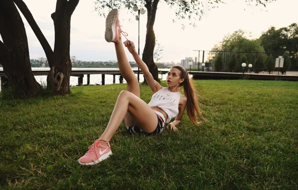 Картинка grass, shorts, trees, lake, ponytail, model, nike, women