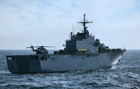 ВМС Италии, San Georgio, десантный вертолетный транспорт-док