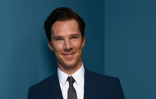 Улыбка, актёр, синий фон, Бенедикт Камбербэтч, Benedict Cumberbatch, британский актер