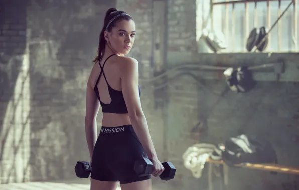 Взгляд, девушка, поза, спорт, фигура, гантели, Hailee Steinfeld