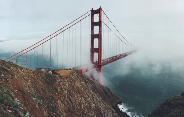 Картинка туман, скалы, берег, дымка, Сан-Франциско, Golden Gate Bridge, San Francisco, пролив Золотые Ворота