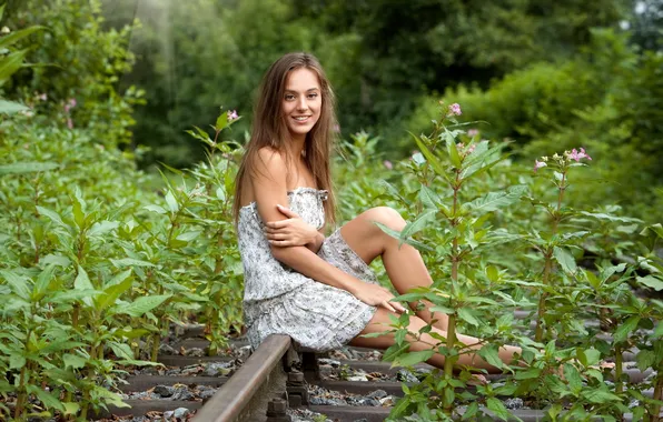 Природа, улыбка, платье, красотка, сидит, Dominika Chybova, на рельсах