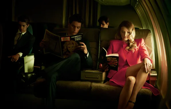 Картинка девушка, самолет, модель, журнал, салон, мужчины, Lily Donaldson, читают, Лили Дональдсон