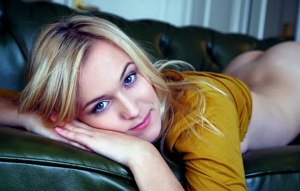 Green, Blonde, Couch, Look, Leather, Dreamy, Gaze, Aislin