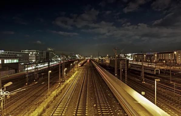 Картинка ночь, огни, станция, железная дорога, поезда