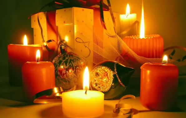 Картинка огонь, подарок, шары, новый год, свеча, свечи, колокольчик, бантик
